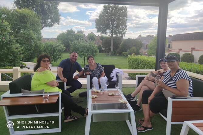 Champagne Lover Tour&Amazing Experience&With champagne sabering - Logistics and Value