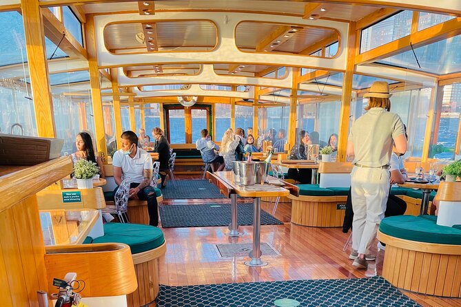 Champagne, Wine and Cheese Pairing Sightseeing Cruise - Navigating the Iconic Stops on the Cruise Route