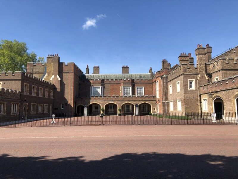 Changing of the Guard and Buckingham Palace Entry Ticket - Watching the Changing of the Guard in London’s Royal Parks
