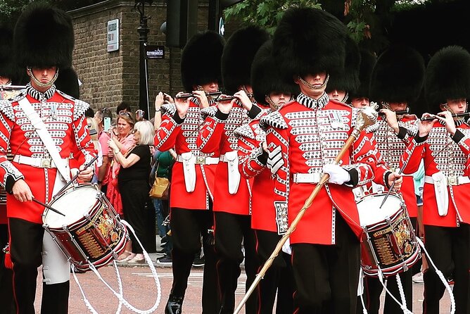 Changing of the Guard Guided Walking Tour in London - Tour Group Size and Booking Details