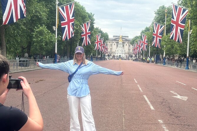 Changing Of The Guard Private Black Cab Tour with Hotel Pick Up - Witness the Changing of the Guard at Buckingham Palace