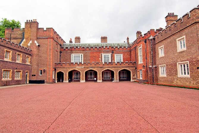 Changing of the Guard & Royal London Small-Group Walking Tour - Horse Guards Parade and The Mall