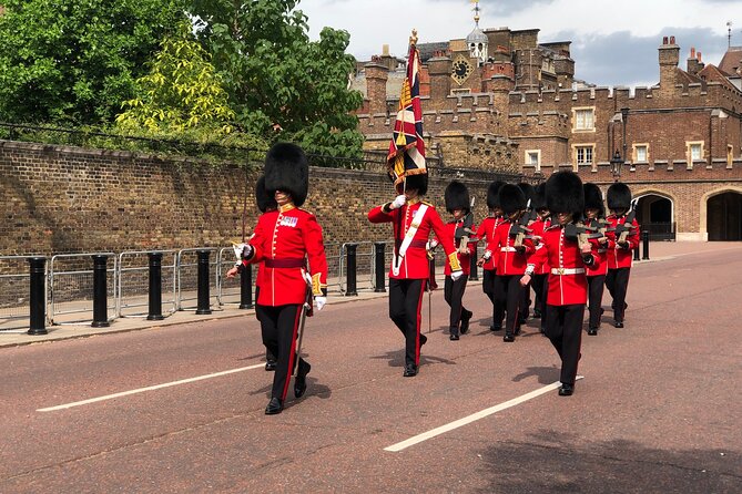Changing of the Guard Walking Tour - Watching the Changing of the Guard in London