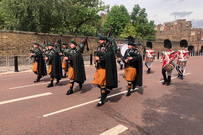 Changing of the Guard Walking Tour - Horse Guards Parade and Its Ceremonial Significance