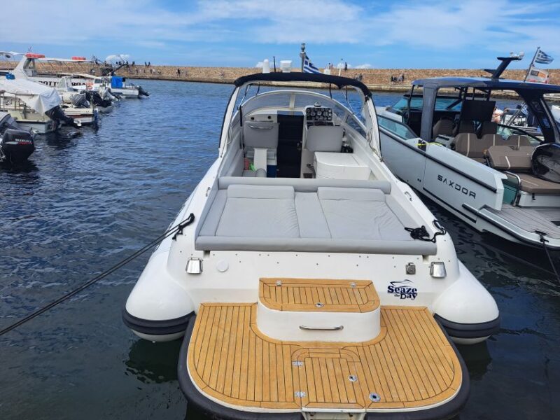 Chania: Full-Day Santorini Private Cruise with Visit to Oia - Stops at the Hot Springs and the Santorini Volcano