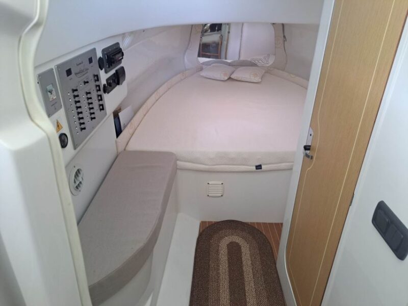 Chania: Full-Day Santorini Private Cruise with Visit to Oia - The Experience of the Private Skipper