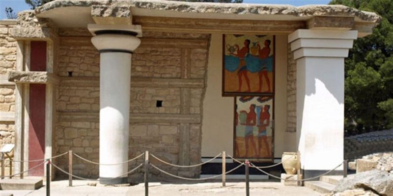 Chania - Knossos Palace Guided Tour - Strolling Through Heraklion’s Historic Center