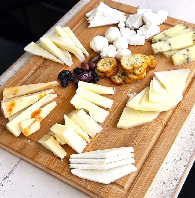 Chania: Morning Bites & Market Delights Food Tour - Visiting the Market and Hidden Food Gems