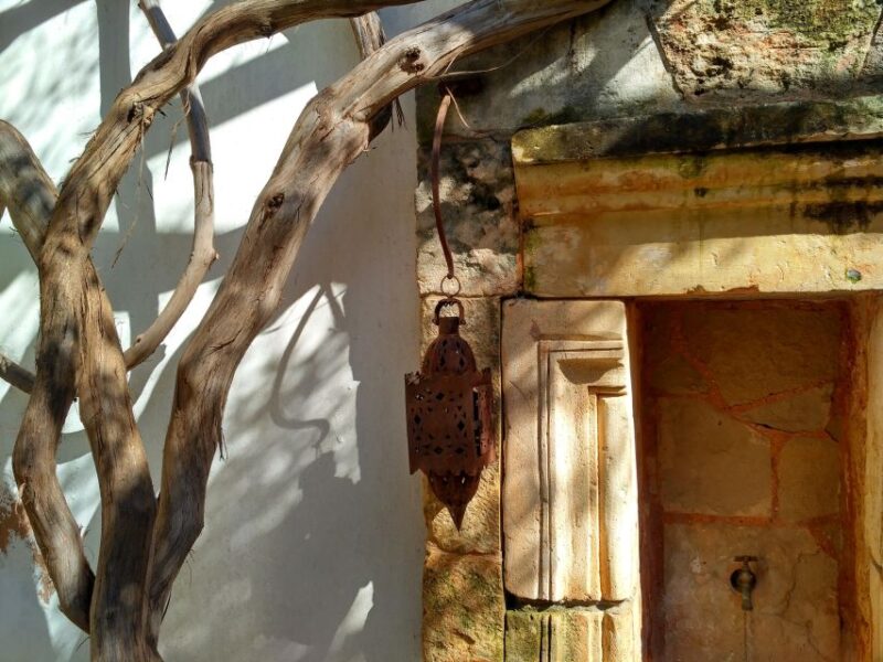 Chania Old Town: Artisans & Sightseeing Walking Tour - Strolling Through Old Town’s Narrow Streets and Historic Architecture