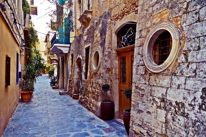 Chania Old Town Private Tour with pick up (price per group of 6) - Visiting the Old Venetian Harbor’s Iconic Landmarks