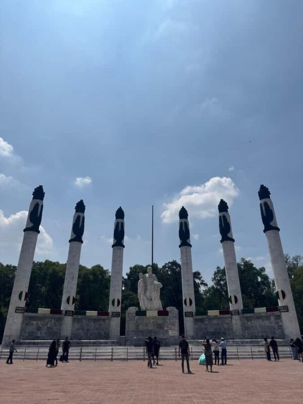 Chapultepec Castle: Private tour with local guide, tickets included - Exploring the Inside of the Castle and Its Luxurious Interiors