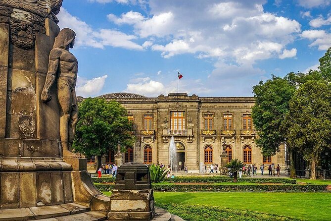 Chapultepec Castle Tour: Walk Through Gardens, History, and Views - The Guide’s Role and Insights