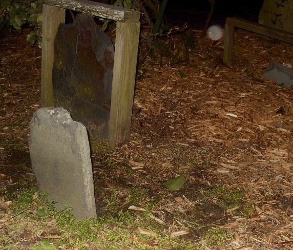Charleston: 90-Minute Ghost & Graveyard Walking Tour - Inside Charleston’s Oldest Graveyard at Night