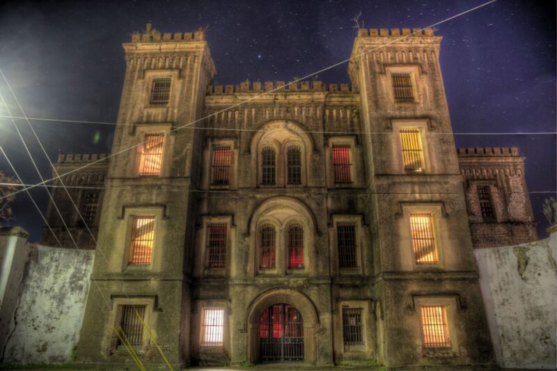 Charleston: Death and Depravity Ghost Walking Tour - The Storytelling Style of the Guides