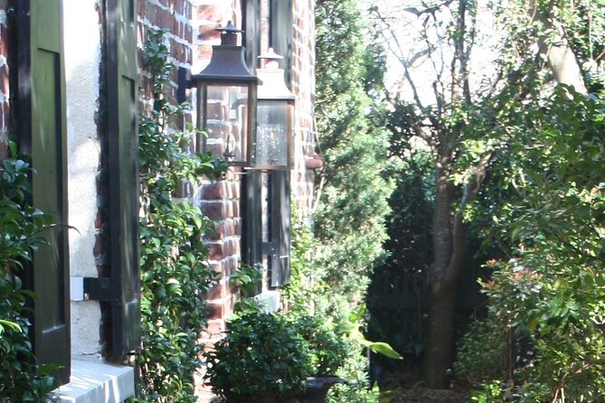 Charleston Footprints Walking Tour - Circular Congregational Church: A Colonial Religious Landmark