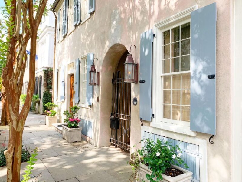 Charleston: Hidden Alleys and Historic Sites Walking Tour - Practical Details: Meeting Point, Timing, and Group Size