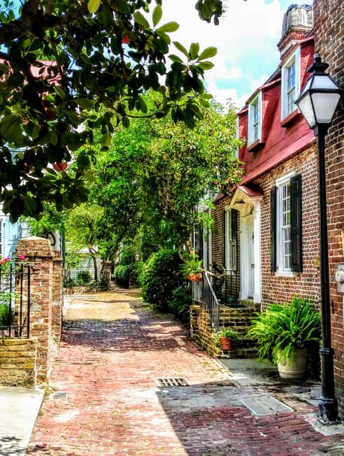 Charleston History Tour-Small Groups Only-History & Alleys - Small Group Advantage: Personalized Attention and Atmosphere