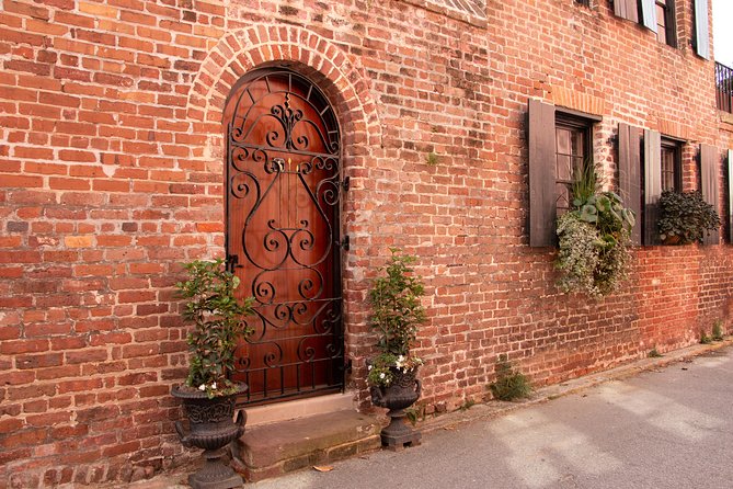 Charleston in a Nutshell Private Tours - Rainbow Row and the White Point Gardens
