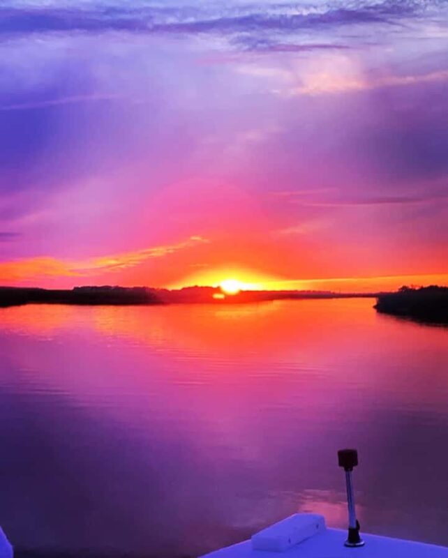 Charleston, SC: Folly Beach Private Sunset & Dolphin Cruise - A Cozy 1.5-Hour Sunset Dolphin Cruise with Unique South Carolina Views