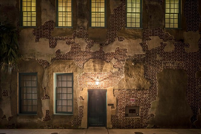 Charleston Terrors: The Ghosts of Pirates and Patriots Past - The Role of Guides and Storytelling Style
