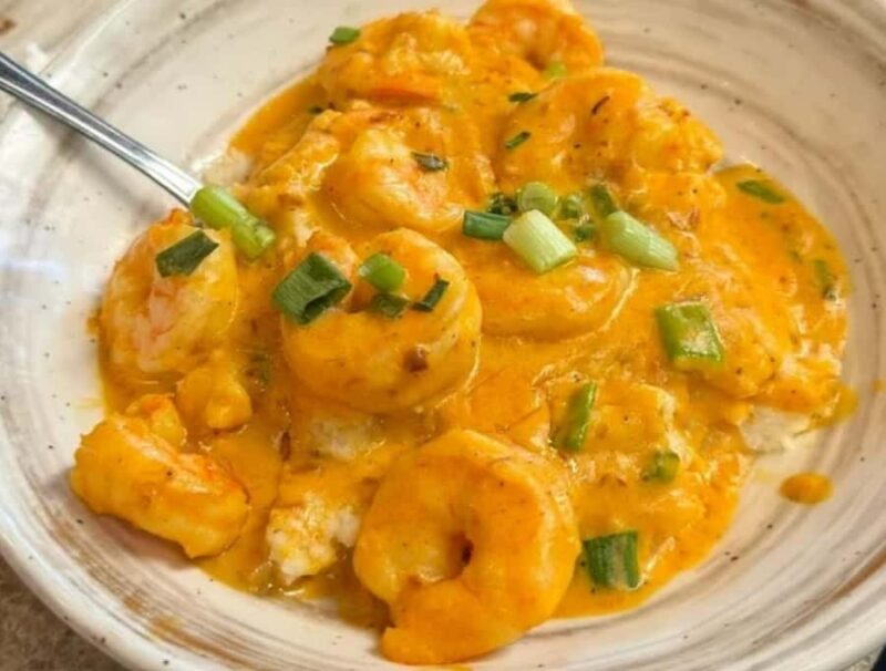 Charleston's Best Food & History Tour with Native Guide - Walking Through Charleston’s French Quarter and City Market