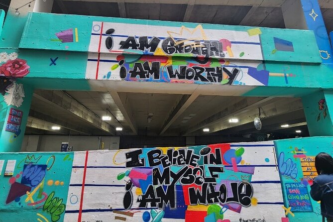 Charlotte:Historical Southern Elegance Guided Tour by Vintage Car - Key Points