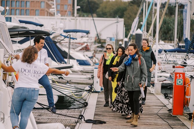 Charm cruise in Porto with wine tasting - Marveling at Cais De Gaia and Porto’s Wine Cellars