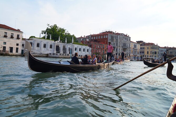 Charming Gondola Ride on the Grand Canal & Gondola Gallery - Exploring Venice’s Artistic and Architectural Landmarks