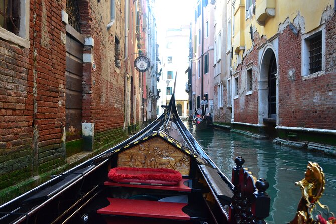 Charming Gondola Ride on the Grand Canal & Gondola Gallery - Practical Aspects and Tour Logistics