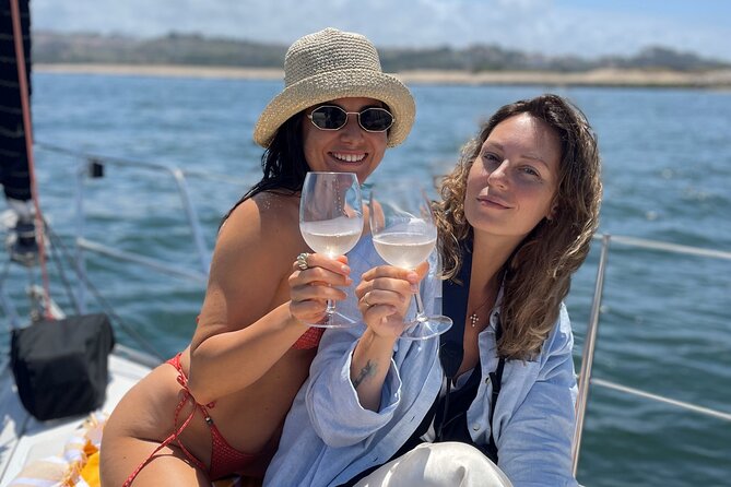 Charming tour of the Douro on a shared sailboat for up to 8 people - Onboard Wine and Portuguese Tastings