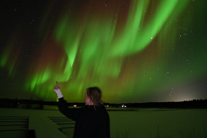Chasing the auroras guaranteed tour with professional photography - The Role of Guides and Local Expertise