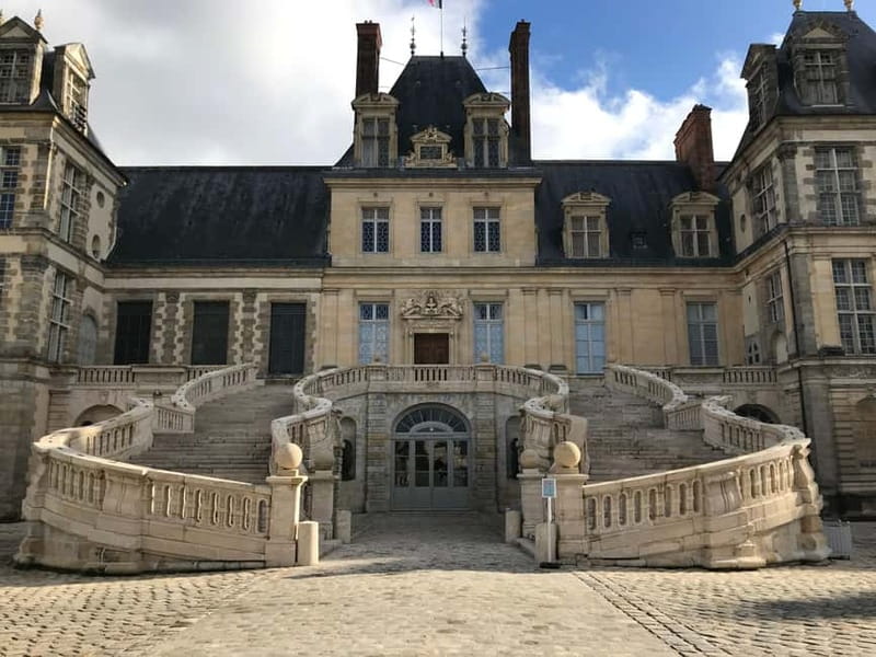 Château Fontainebleau English Guided Tour Max 6 participants - Meeting Point and Accessibility Details
