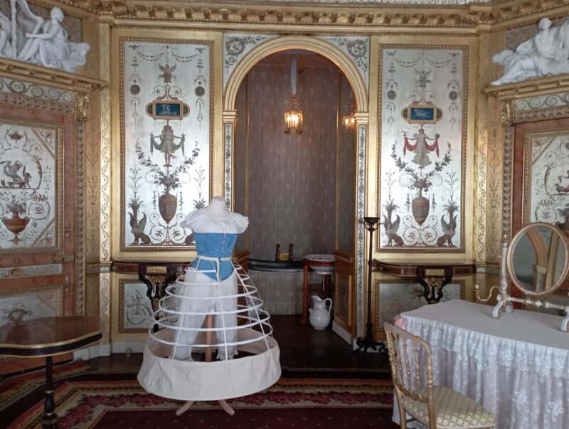 Château Fontainebleau: Semi-private guided tour in German, max. 6 participants - Discovering the Architectural Evolution of the Palace