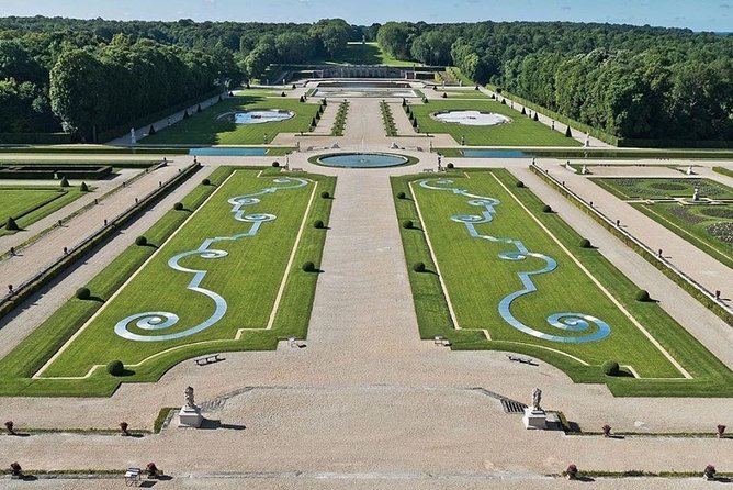 Chateau of Fontainebleau and Vaux le Vicomte 9-Hour Private Tour - Comfortable and Flexible Transportation