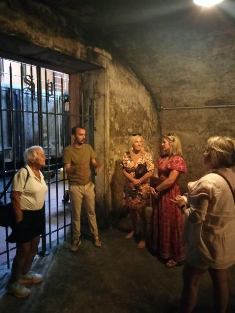 Châteauneuf-du-Pape: Exclusive Private Tour for Connoisseurs - Accessibility and Practical Details