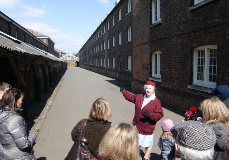 Chatham Historic Dockyard: Call the Midwife Tour - The Guides Storytelling and Presentation Style