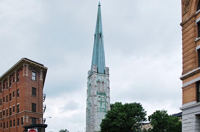 Chattanooga Blues to Bridges Self Guided Walking Tour - Visiting Aquarium Plaza and Ross’s Landing Park