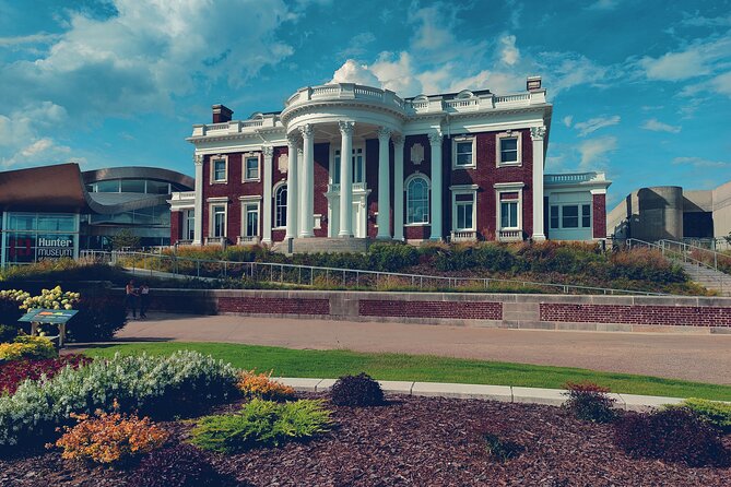 Chattanooga: City Trolley Tour with Coker Automotive Museum visit - Scenic Viewpoints and Iconic Chattanooga Sights