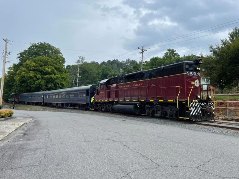 Chattanooga: Derailed Trolley Tour and Train Ride - Visiting the Vintage Mountain Incline Railway Vehicle