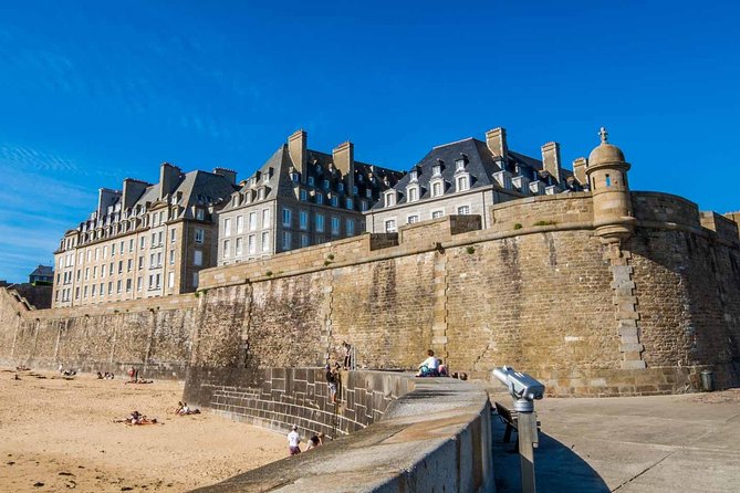 Chauffered driven car for one or several days (Rent minimum of 8 hours with a maximum of 25 kms per hour) - Meeting Point and Accessibility in France