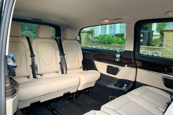 Chauffeur Limo Transfer Services from Heathrow Airport To London - Luxurious and Convenient Heathrow to London Transfer in a Mercedes-Benz