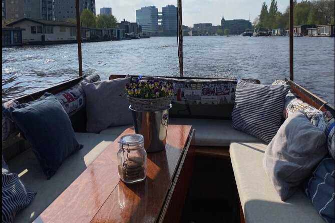 Cheese and wine cruise: Savor Amsterdams beauty and flavors - Key Points