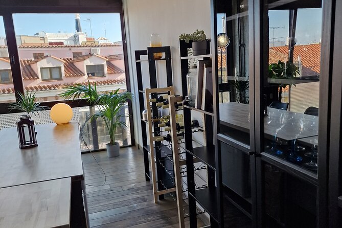 Cheese Tasting with Wine Pairing in Central Madrid - The Atmosphere and Setting