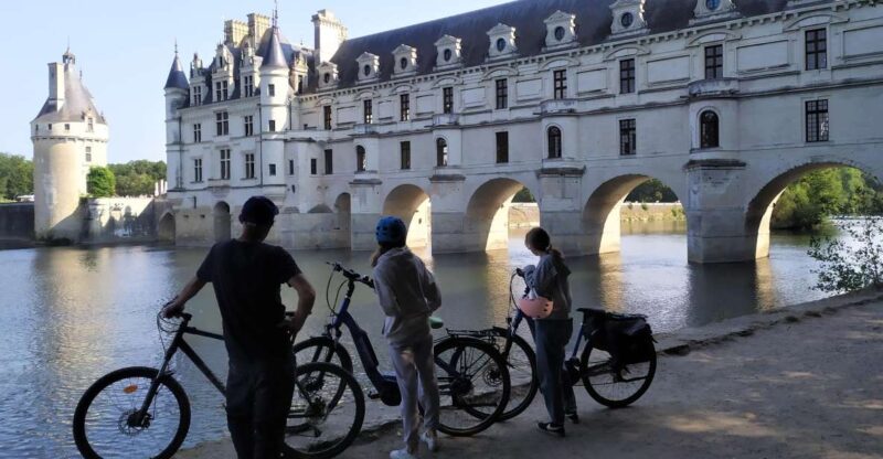 Chenonceau: guided ebike ride and wine & cheese picnic lunch - Discover the Castle of Chenonceau from a Different Perspective