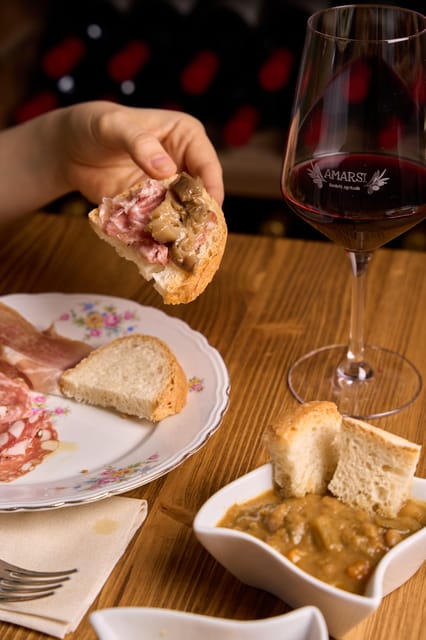 Chianni: wine and oil tasting with lunch or dinner - Exploring the Heart of Tuscany in Chianni