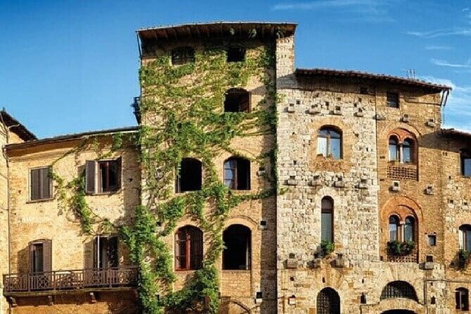 Chianti, San Gimignano and Siena Full Day Trip with Wine Tastings - Exploring Monteriggioni: The Medieval Hilltop Town