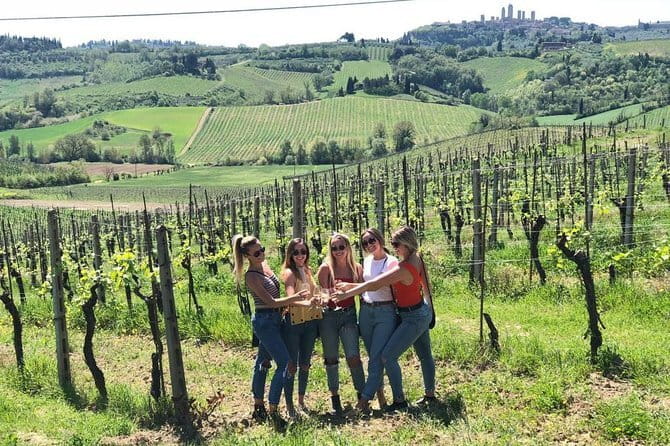 Chianti Wineries Tour with Tuscan Lunch and San Gimignano - The Guide and Group Experience