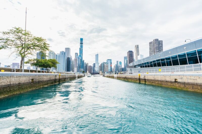 Chicago: 1.5-Hour Lake and River Architecture Cruise - The Benefits of Expert Guides and Engaging Narration