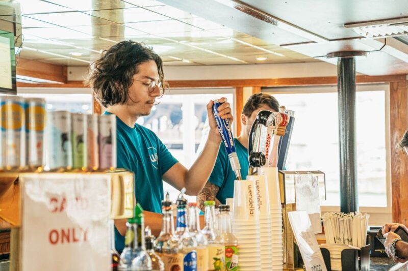 Chicago: 45-Minute Family-Friendly Architecture River Cruise - Food and Drinks Onboard