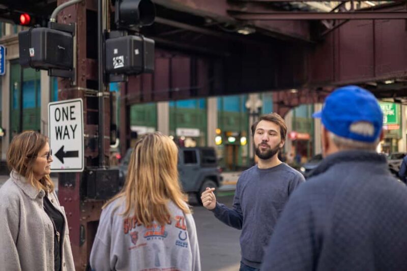 Chicago Architecture and True Crime Tour: Christmas Edition - Explore Chicago’s Iconic Architecture and True Crime Tales in One Tour